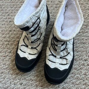 Skechers Black and Cream Women's Shoes